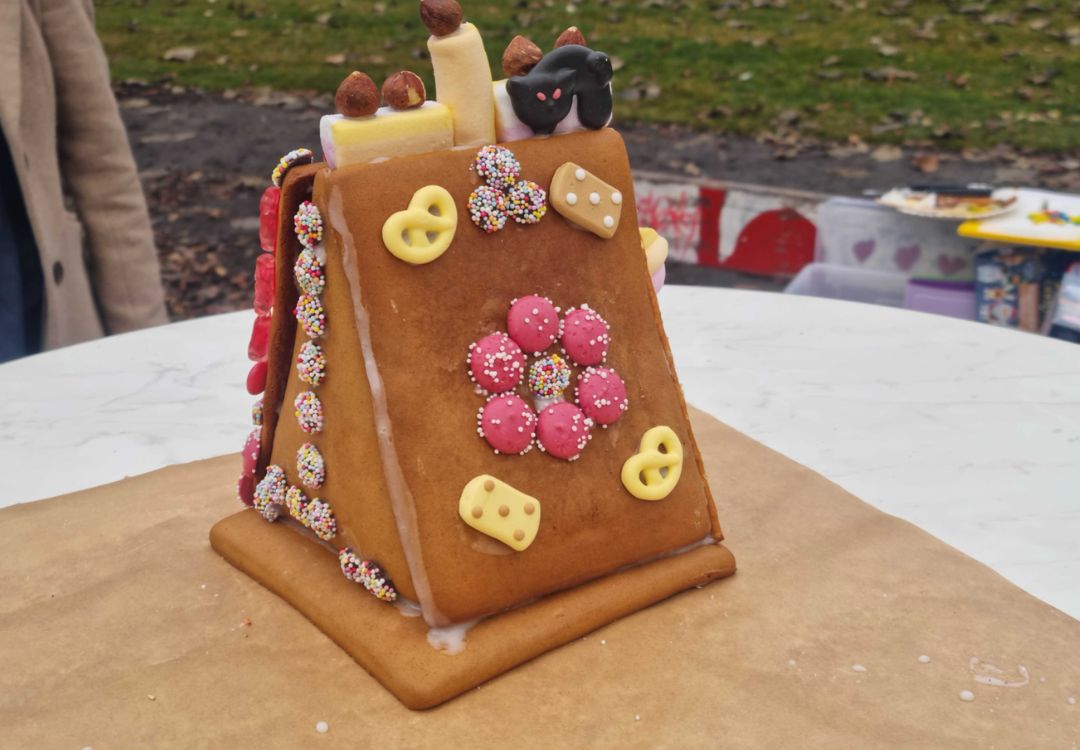 Gingerbread-house task during a pharma Christmas party with Christmas Challenge in Vienna's Prater